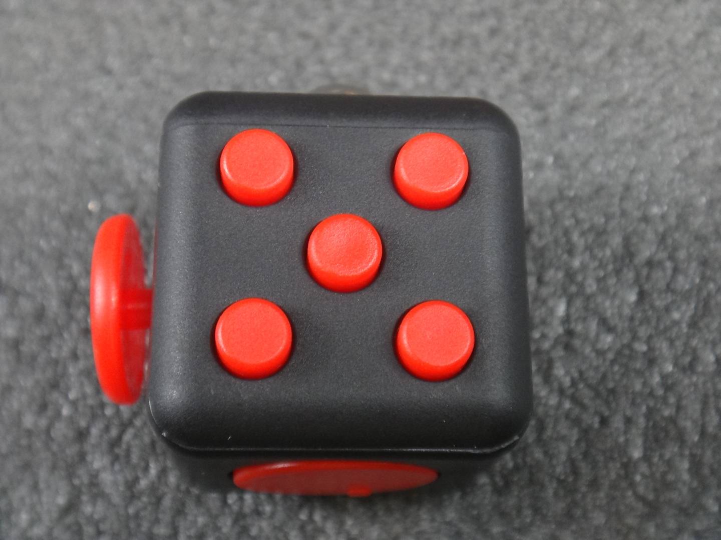 Игра кубик нажать. Антистресс «куб». Фиджет кубик. Антистресс игрушки Fidget Cube красный. Кубик антистресс светящийся.